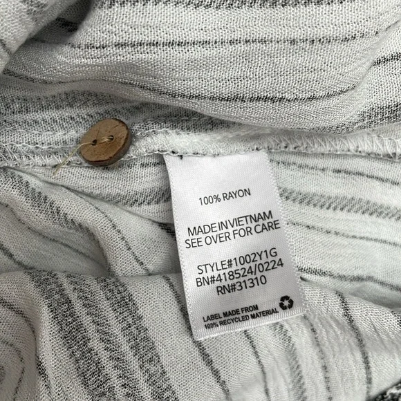 NWOT Printed Off-The-Shoulder Elbow-Sleeve Top - Picture 8 of 8